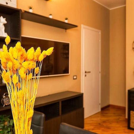Sunny & Updated Flat With Panoramic City View 50M From M4 Stop Milão Exterior foto