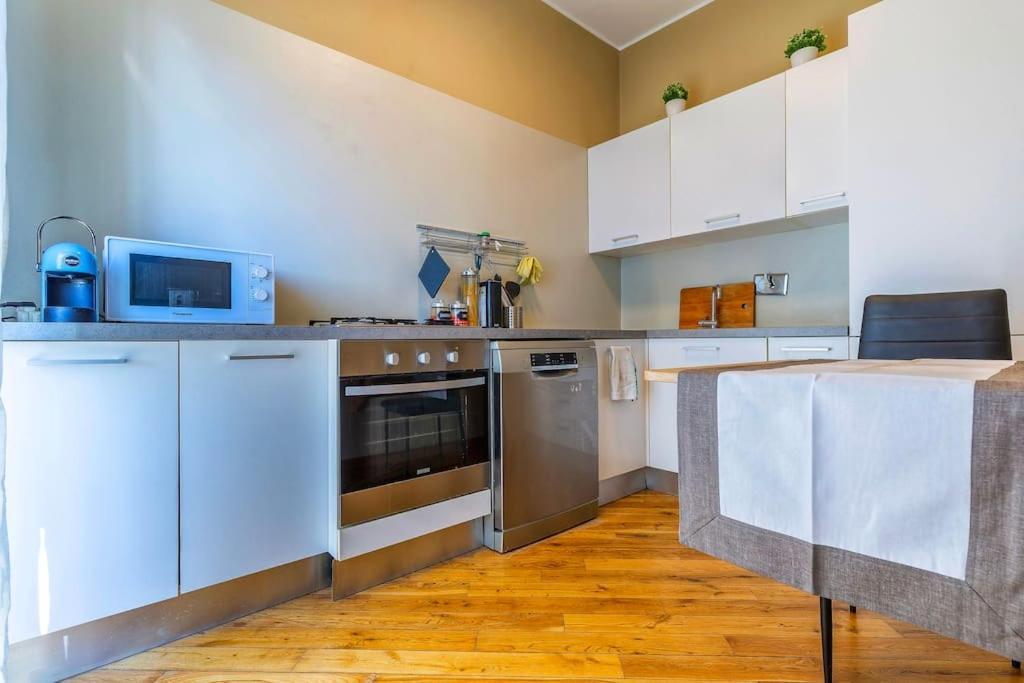 Sunny & Updated Flat With Panoramic City View 50M From M4 Stop Milão Exterior foto