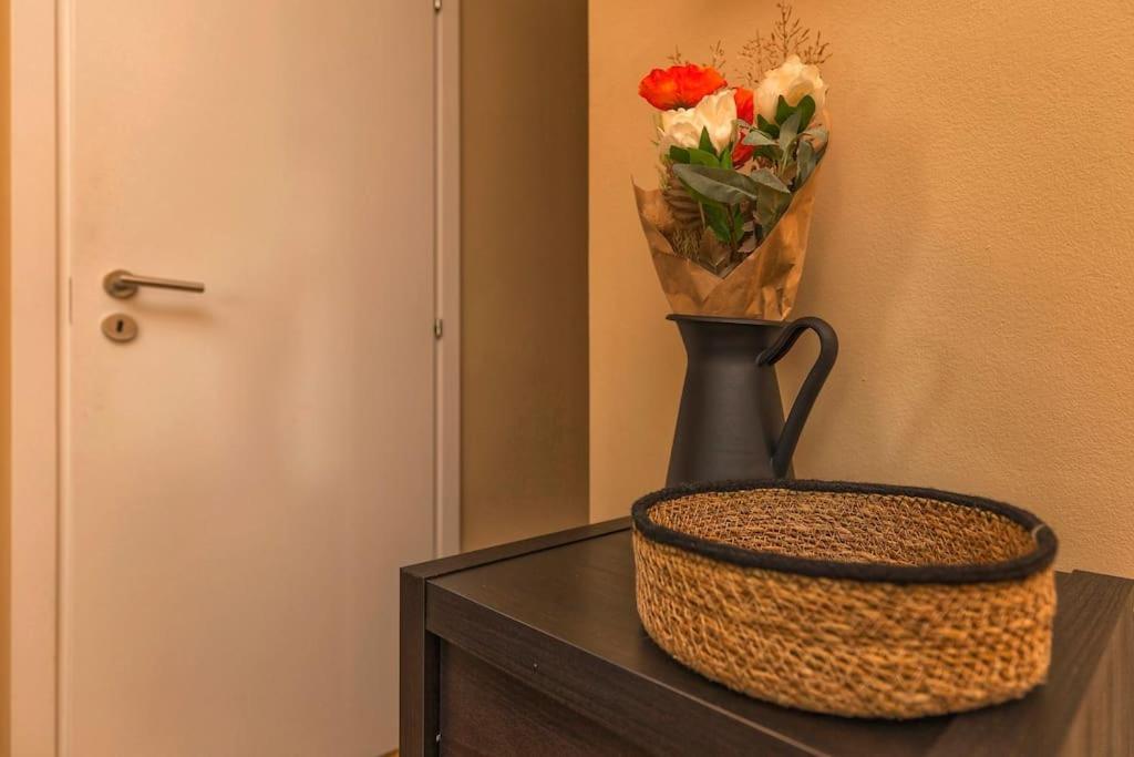 Sunny & Updated Flat With Panoramic City View 50M From M4 Stop Milão Exterior foto