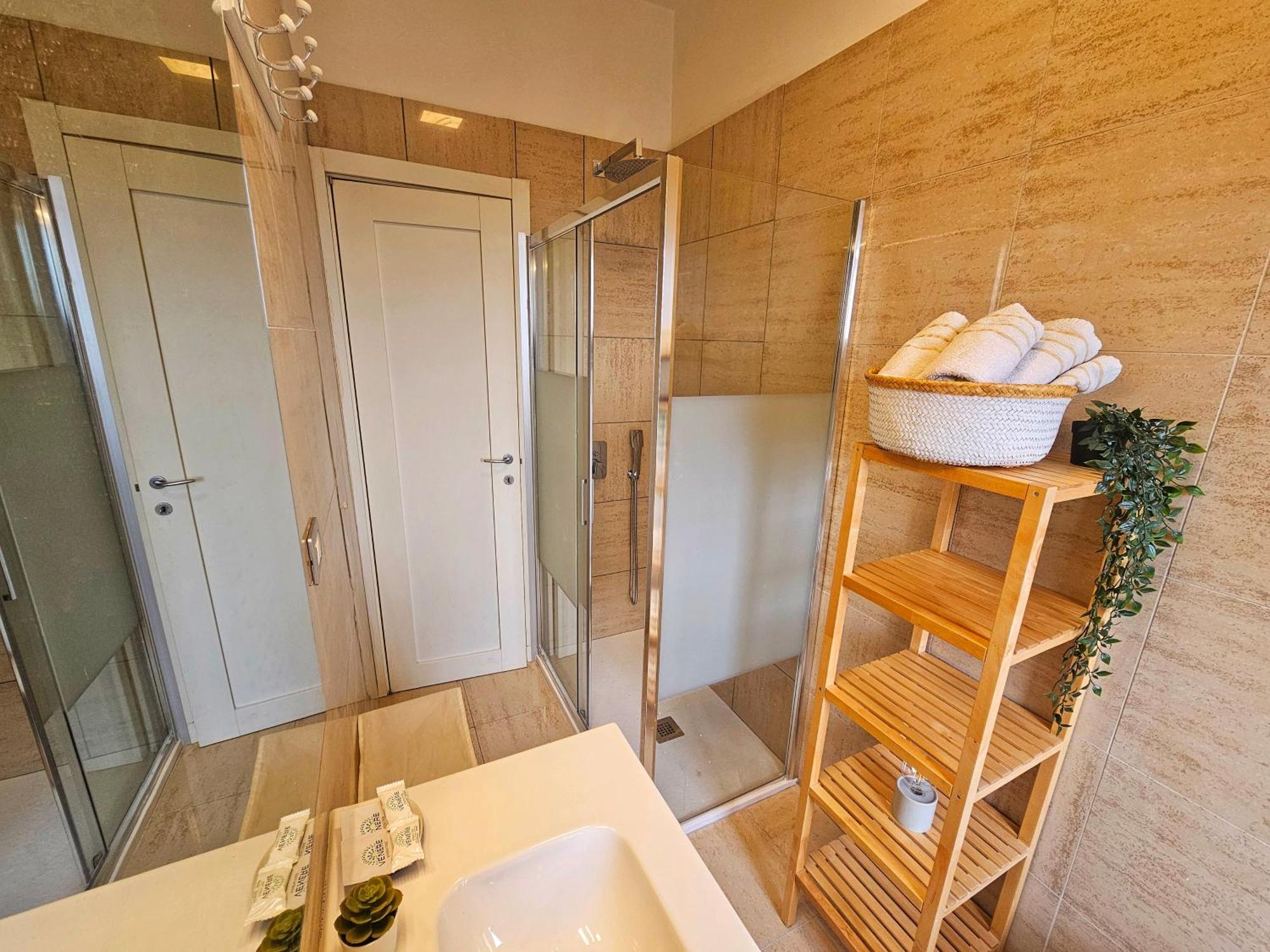 Sunny & Updated Flat With Panoramic City View 50M From M4 Stop Milão Exterior foto